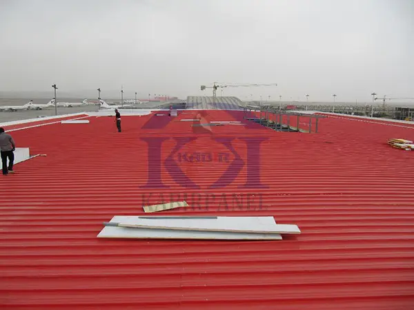 آب بندی کردن سقف سازه‌ها با استفاده از چسب پلی اورتان